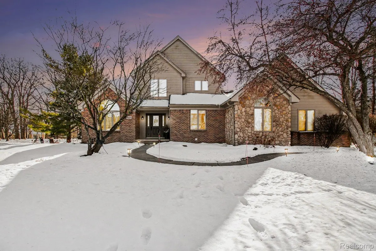 8620 Southridge DR, Hartland Township, MI 48843