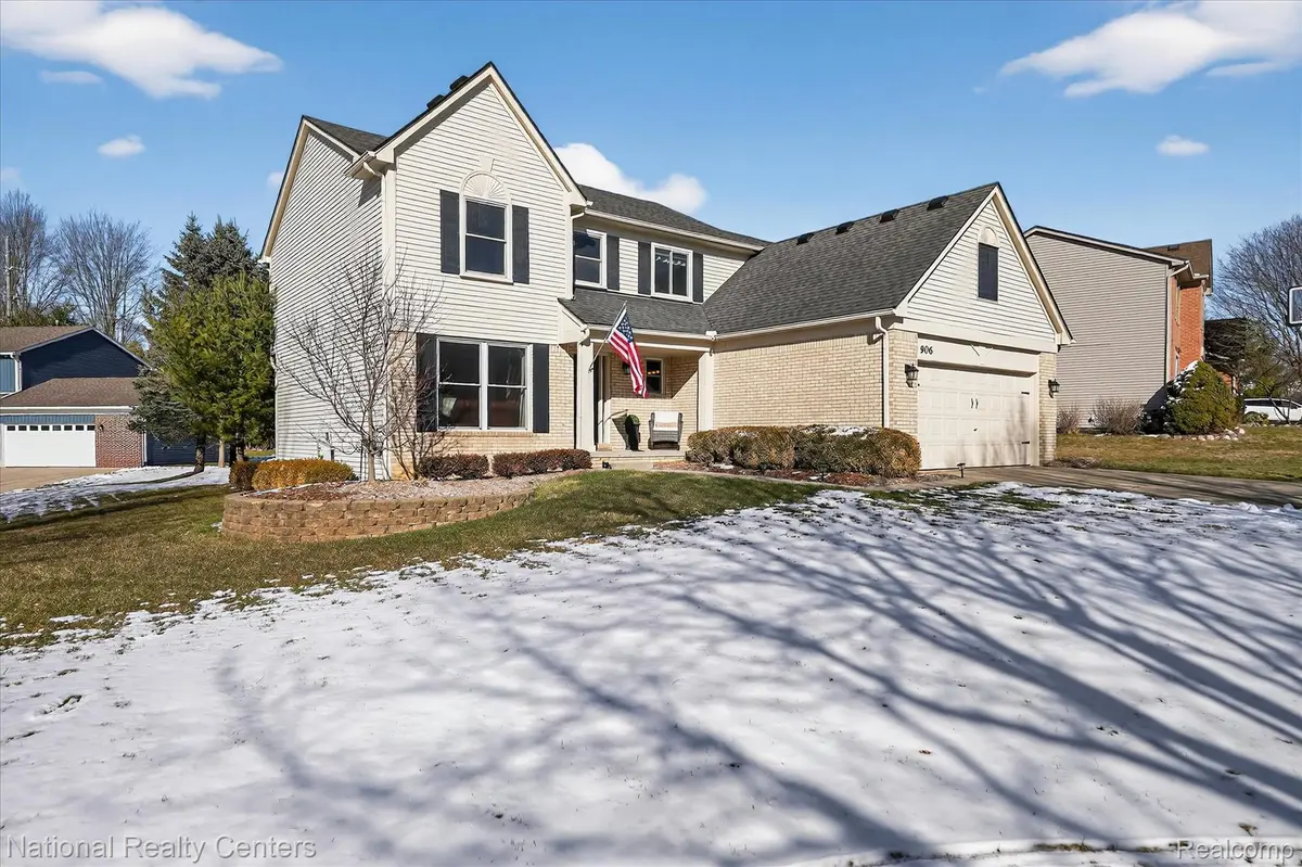 906 Meadowbrook WAY, Milford, MI 48381