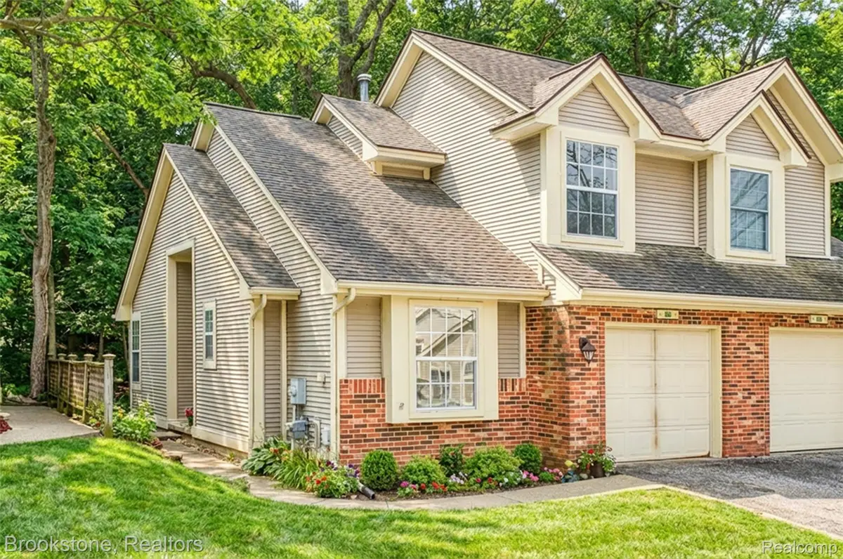 886 Whisperwood TRL, Fenton, MI 48430