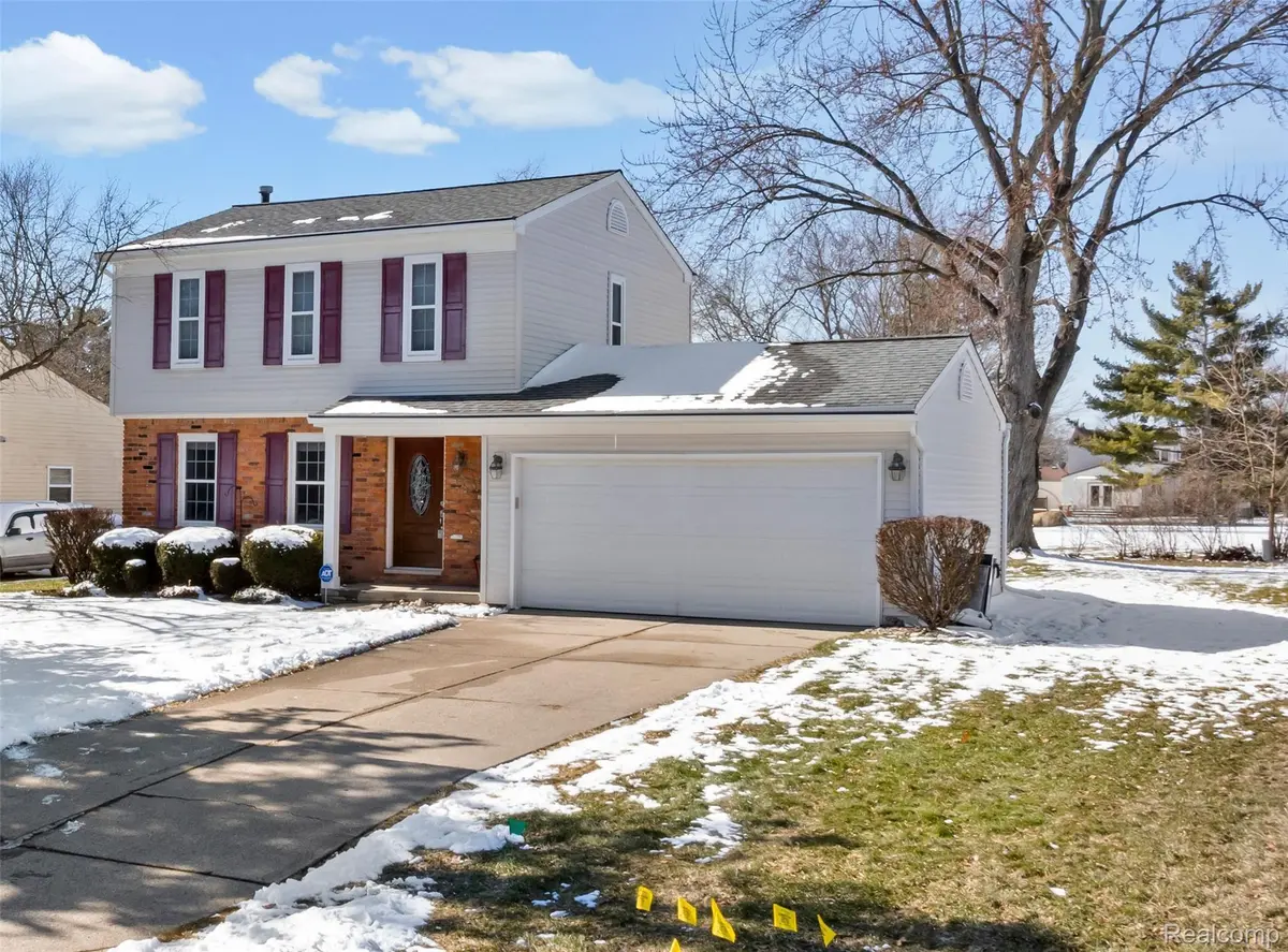 1999 Windingway DR, Wixom, MI 48393