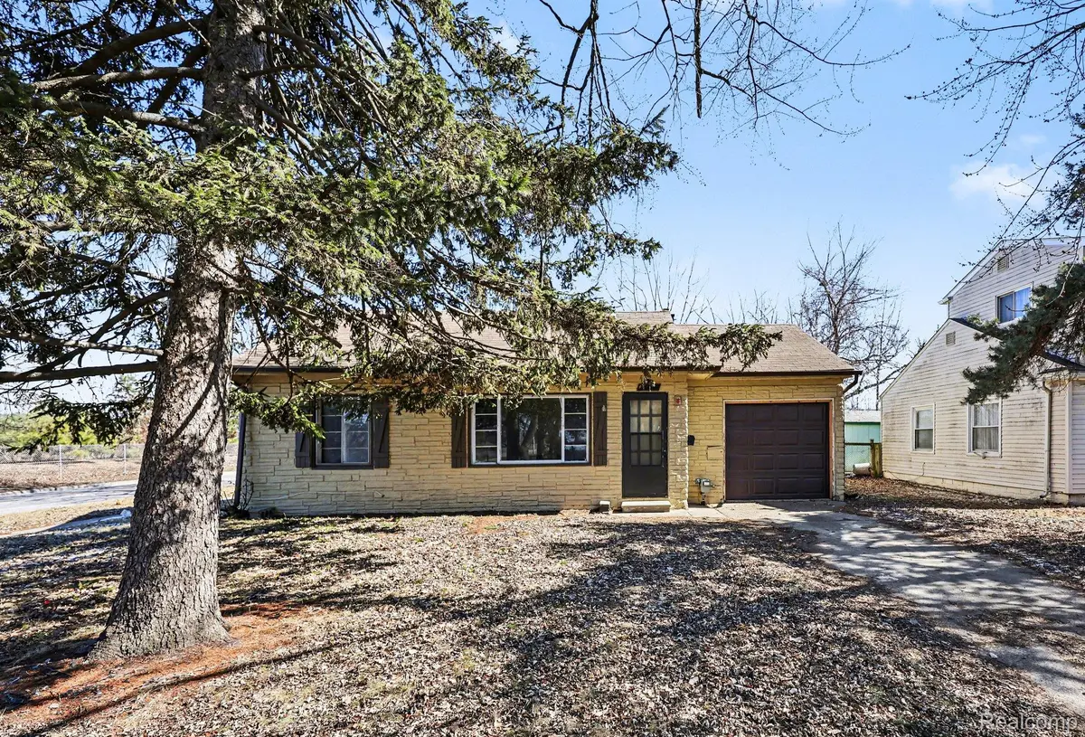 26760 Lehner ST, Roseville, MI 48066