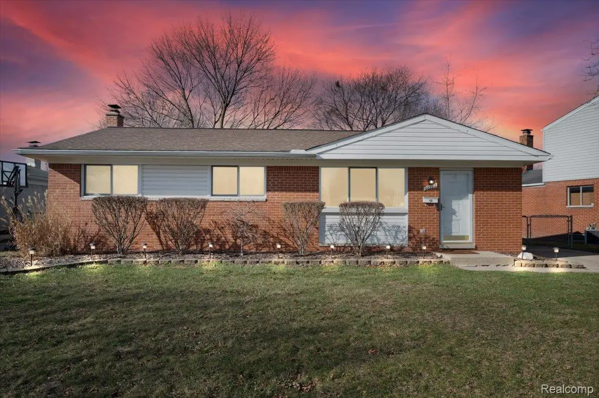 28992 Kathryn ST, Garden City, MI 48135
