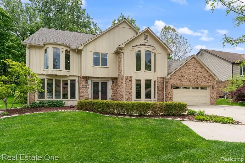 1171 Springwood LN, Rochester Hills, MI 48309