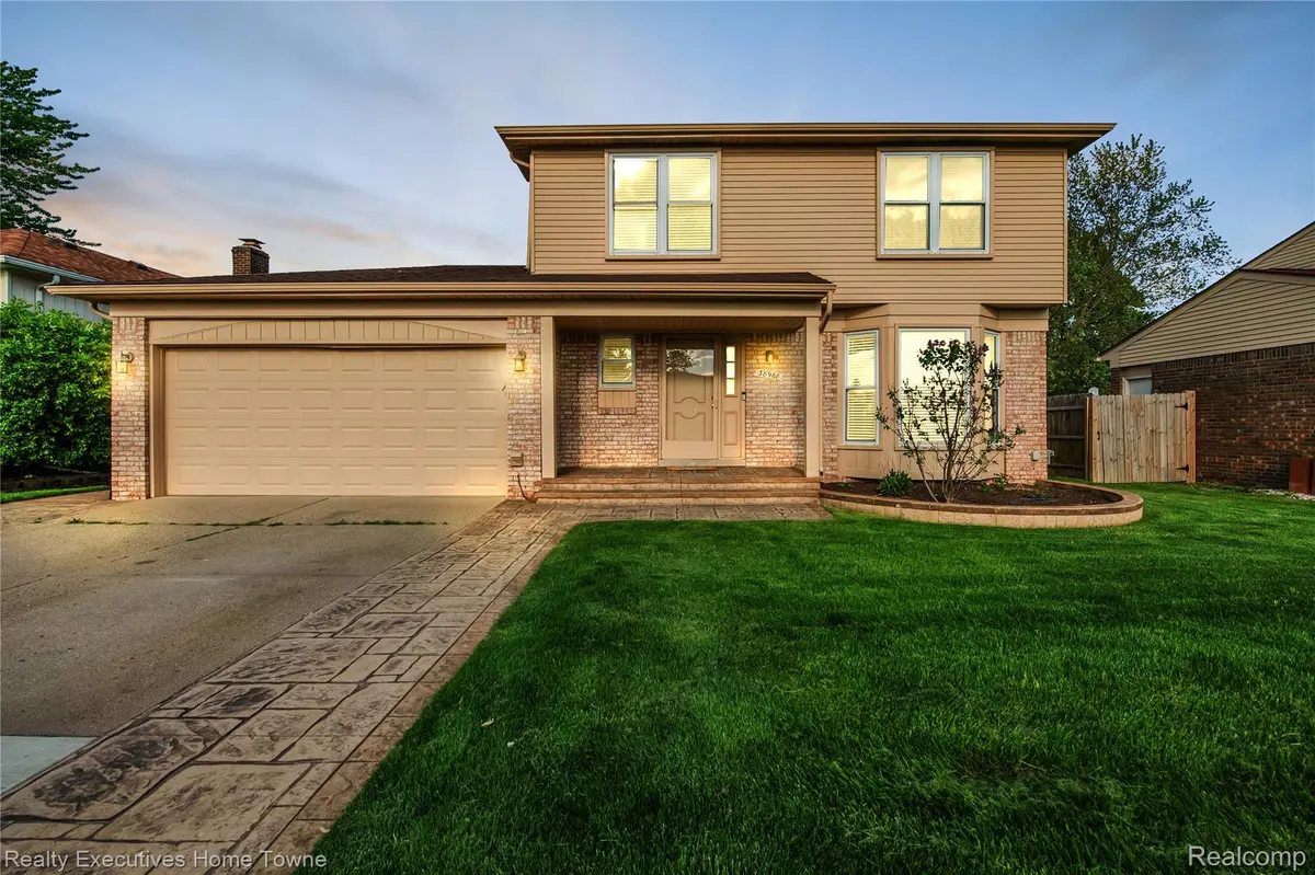 38968 Harrison DR, Sterling Heights, MI 48310