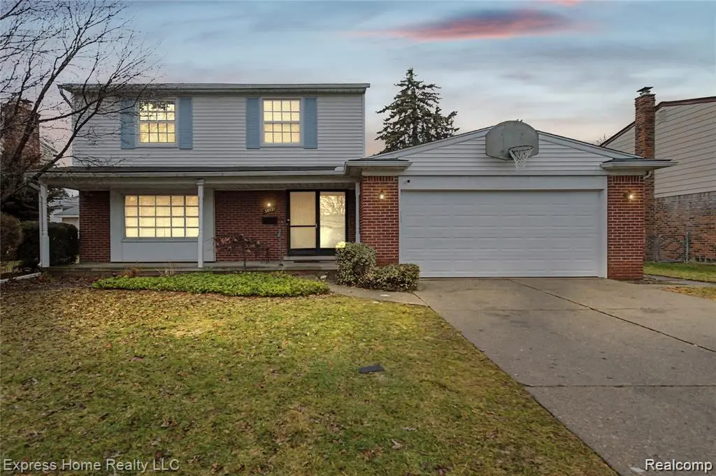 30121 Woodhouse DR, Warren, MI 48092