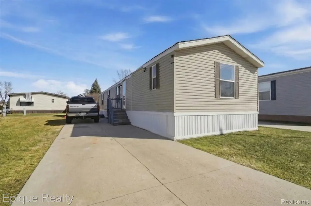 15317 Cartier DR, Clinton Charter Township, MI 48038