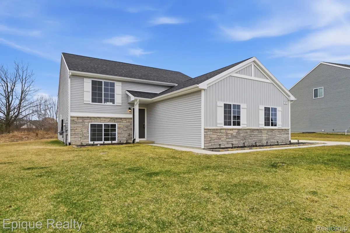 7201 Primrose LN, Grand Blanc Charter Township, MI 48439