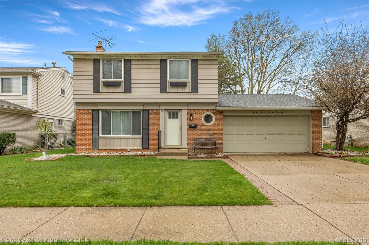 9133 Tavistock DR, Plymouth Charter Township, MI 48170