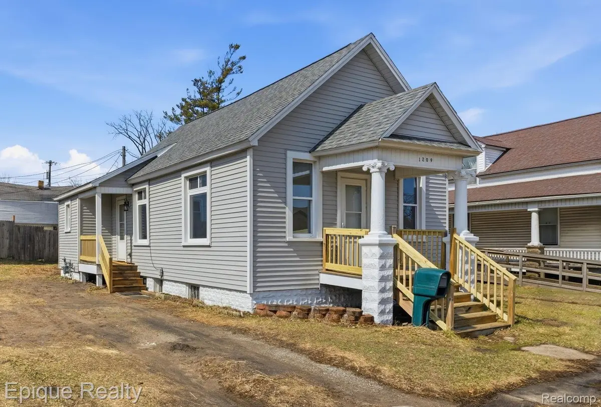 1209 10th AVE, Port Huron, MI 48060
