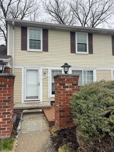 39508 Old Dominion DR, Clinton Charter Township, MI 48038