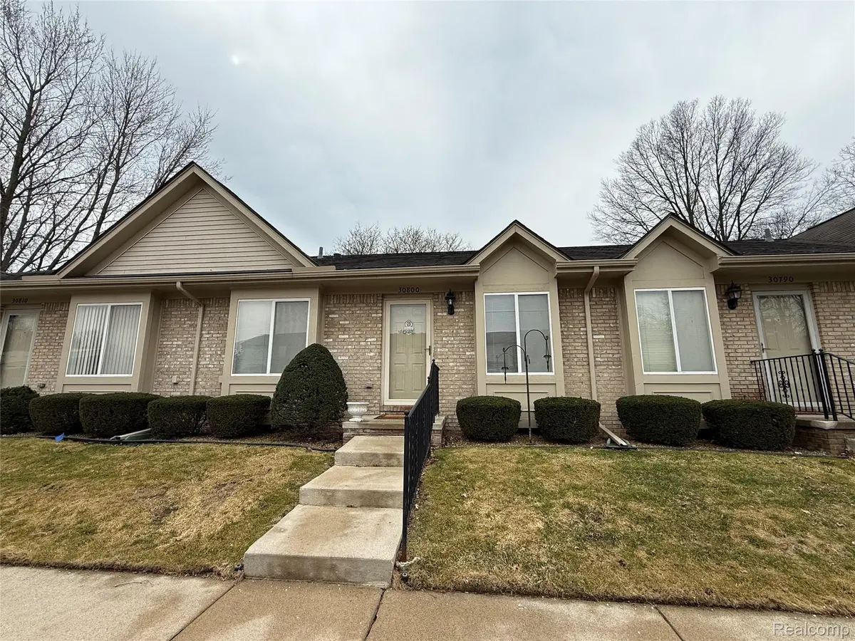 30800 Plum Lane DR, Madison Heights, MI 48071