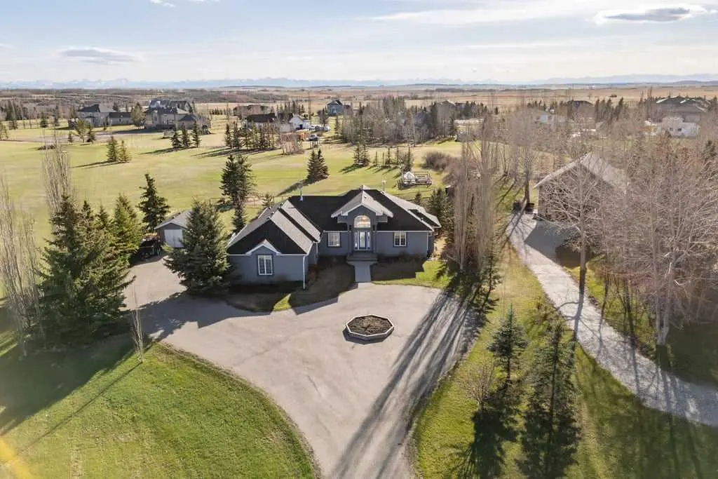 11 Country Lane Bay, Rural Rocky View County, AB T3Z 1J8