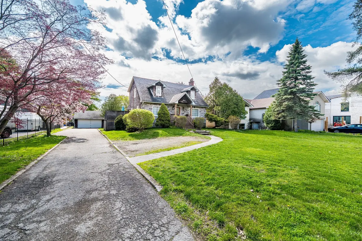 2212 Mississauga RD, Mississauga, ON L5H 2K9