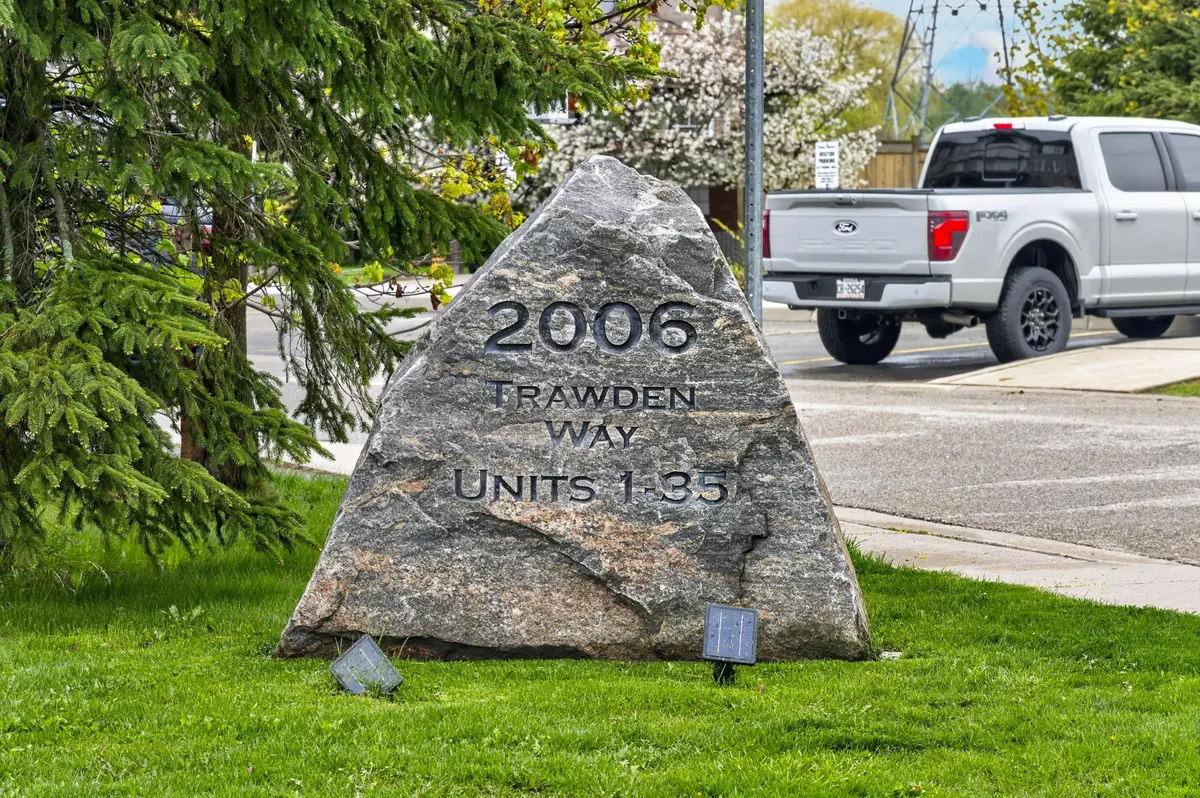 2006 Trawden WAY #24, Oakville, ON L6M 0M1