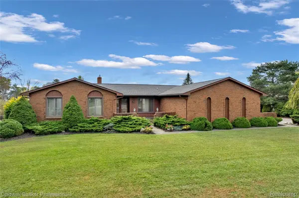 1531 Seymour Lake RD, Oxford Charter Township, MI 48371