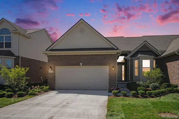 20832 Burn DR, Macomb Township, MI 48044