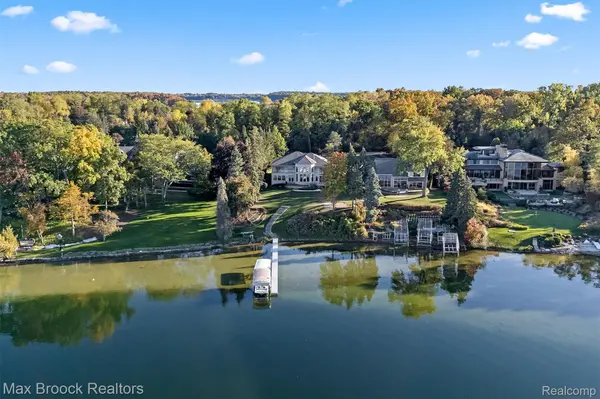 4764 Dow Ridge RD, Orchard Lake Village, MI 48324