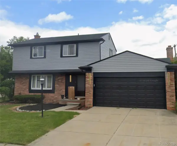 27109 Kingswood DR, Dearborn Heights, MI 48127