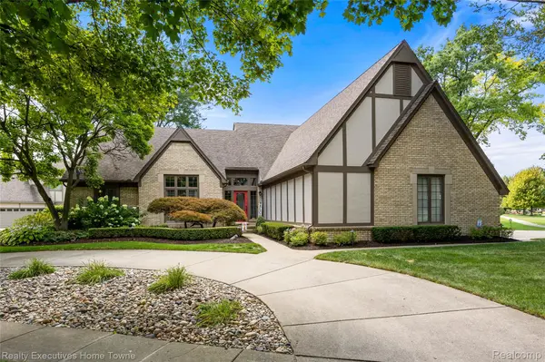 54464 Sherwood LN, Shelby Charter Township, MI 48315