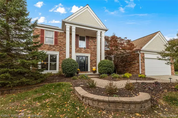 22715 Waycroft DR, Novi, MI 48375