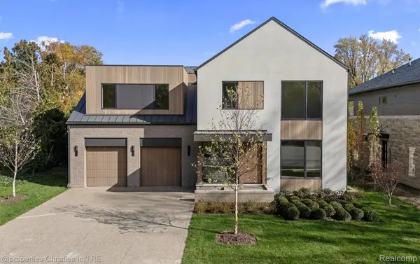1260 Lyonhurst ST, Birmingham, MI 48009