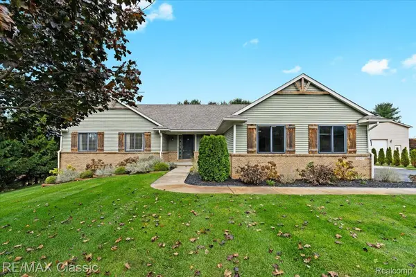 13947 Hearthstone LN, Hartland Township, MI 48353