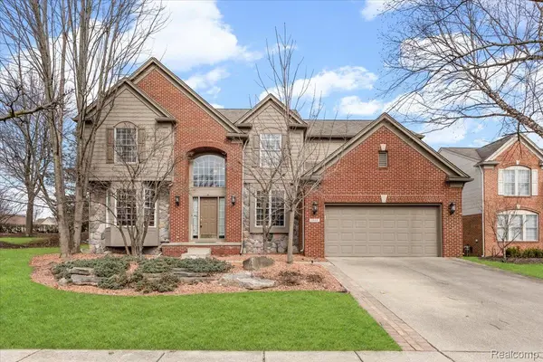 7555 Windgate CIR, West Bloomfield Charter Township, MI 48323