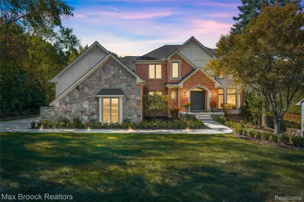 7219 Oakwood DR, West Bloomfield Charter Township, MI 48322