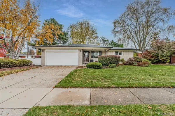 30316 Barbary CT, Warren, MI 48093