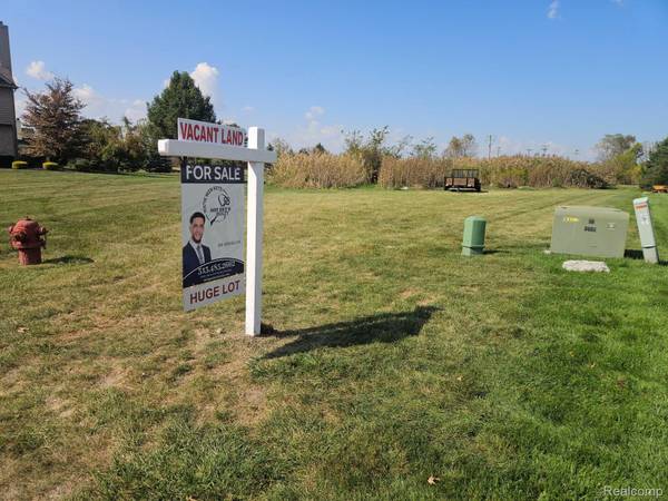 37870 Cottonwood CT, Huron Charter Township, MI 48164