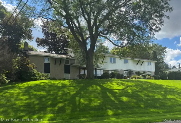 3035 Parkland DR, West Bloomfield Charter Township, MI 48322