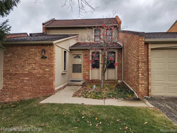 2943 Moon Lake DR #52, West Bloomfield Charter Township, MI 48323