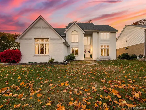 7359 Woodlore DR, West Bloomfield Charter Township, MI 48323