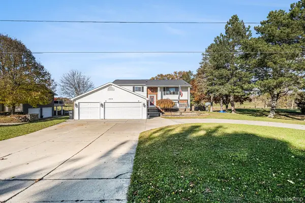 5212 W Farrand RD, Vienna Charter Township, MI 48420