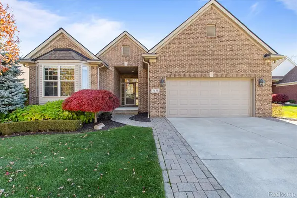 7458 Augusta DR #824, Washington Township, MI 48094