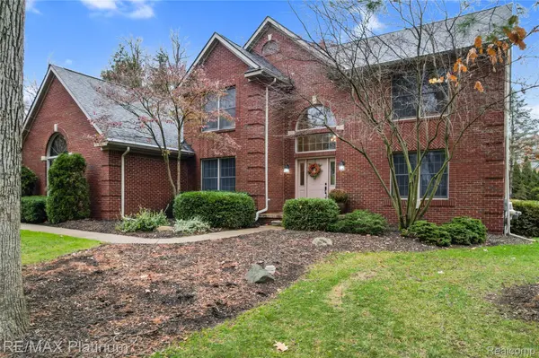 8039 Boulder Ridge CT, Green Oak Township, MI 48116