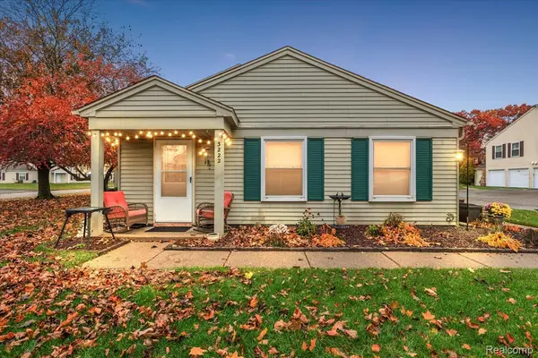 3222 Birchcreek CT, Orion Charter Township, MI 48360