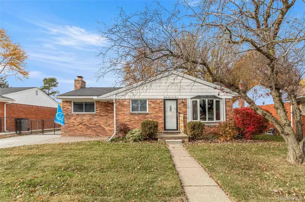 35615 Shook LN, Clinton Charter Township, MI 48035