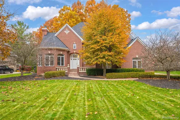 12277 Forest Glen LN, Shelby Charter Township, MI 48315