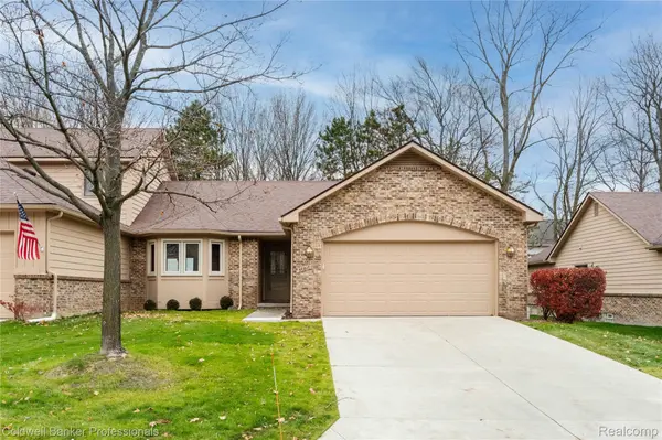 30810 Misty Pines DR #13, Farmington, MI 48336