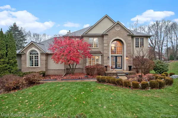 1882 Bay Mt LN, Commerce Charter Township, MI 48382