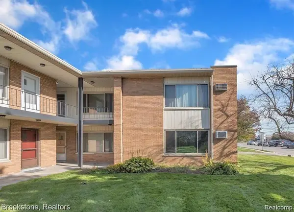 2859 E MAPLE RD APT 10 RD #10, Birmingham, MI 48009