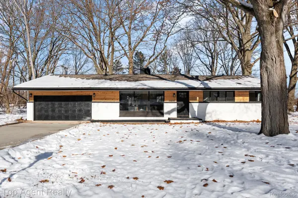 25216 Muerland RD, Southfield, MI 48033