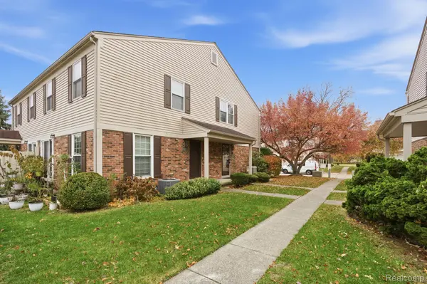 44228 Providence DR, Clinton Charter Township, MI 48038