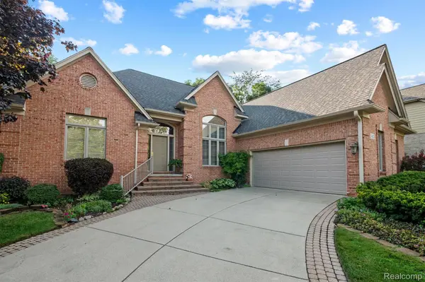 3422 Paramount LN, Auburn Hills, MI 48326