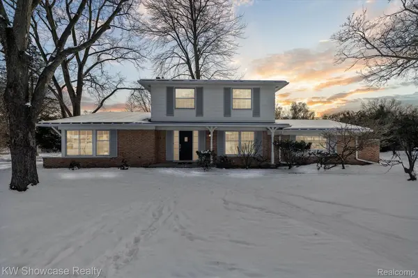 5241 S Pebblecreek RD, West Bloomfield Charter Township, MI 48322