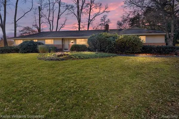 2129 Long Lake Shore DR,  West Bloomfield Charter Township,  MI 48323