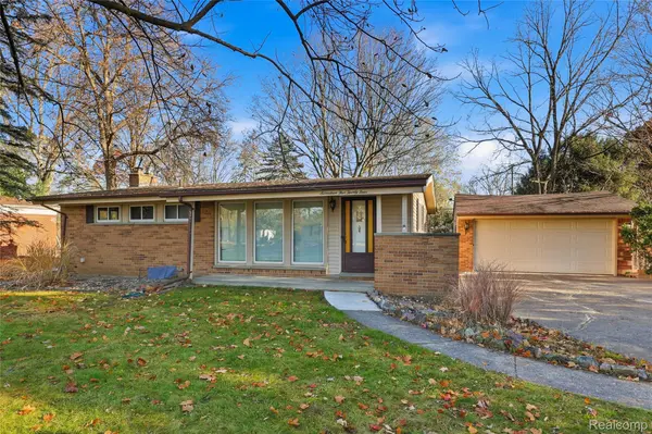 17524 Lathers ST, Livonia, MI 48152
