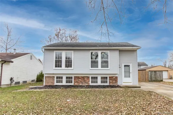 16255 Oaktree LN, Romulus, MI 48174