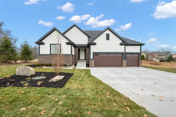 29697 Red Fox LN, Chesterfield Township, MI 48047